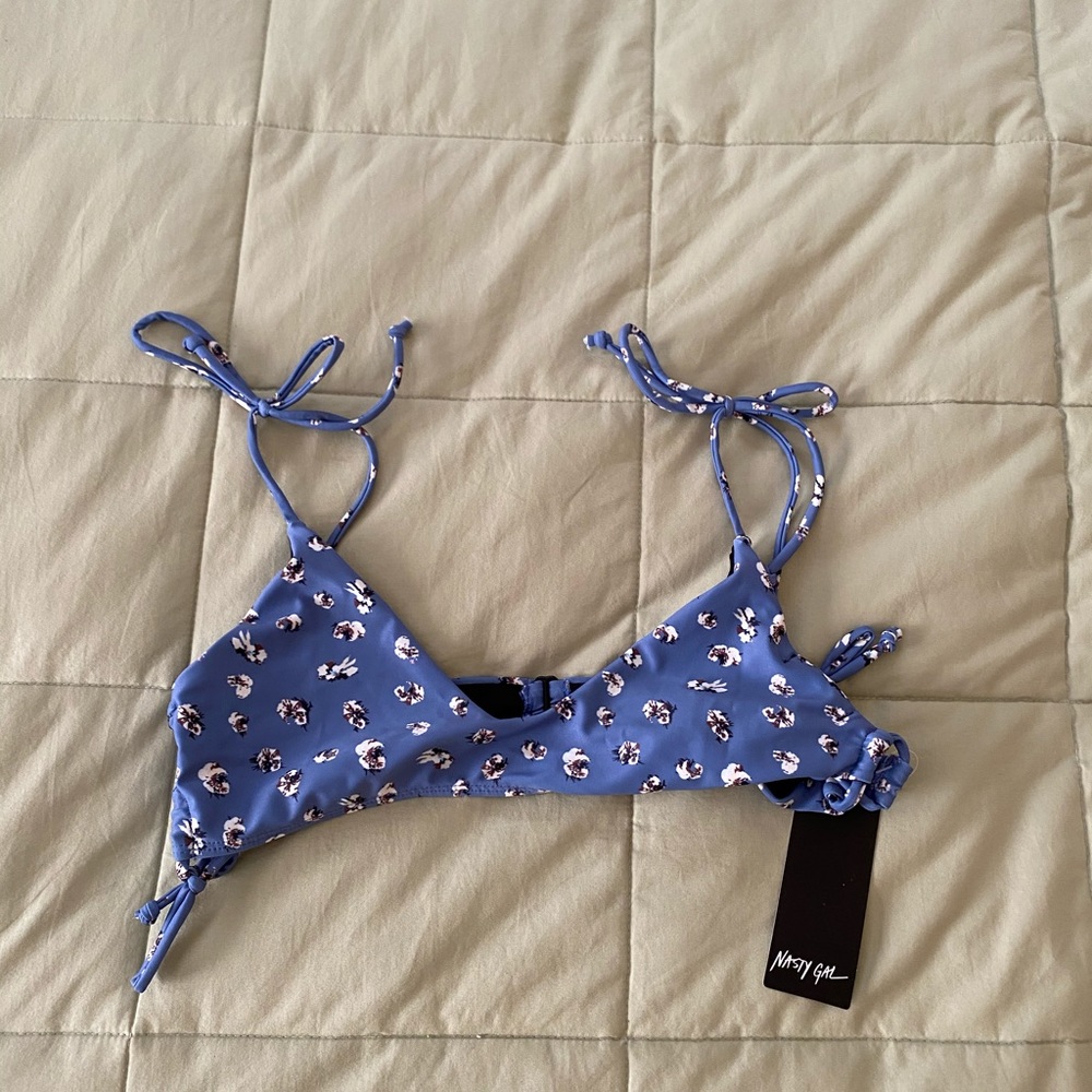 Nasty gal floral bikini top NWT